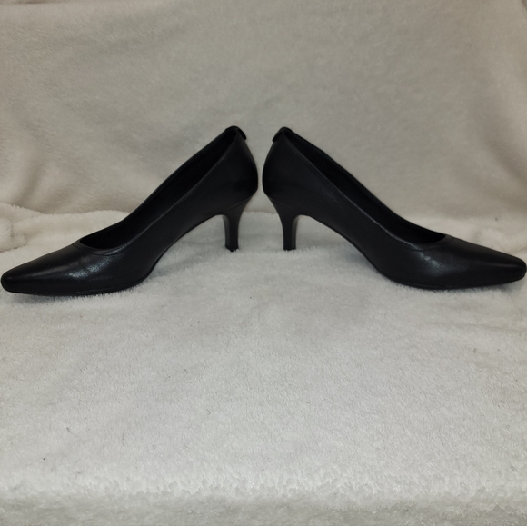 Rockport Adiprene Black Leather Pumps - Picture 3 of 6